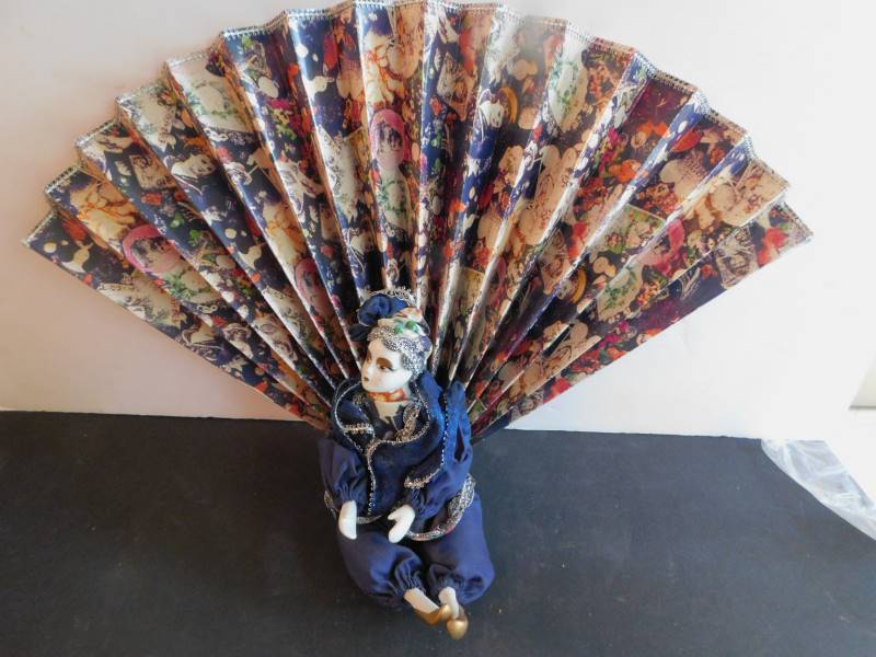 lot 1042 image: Geisha Doll with Fan