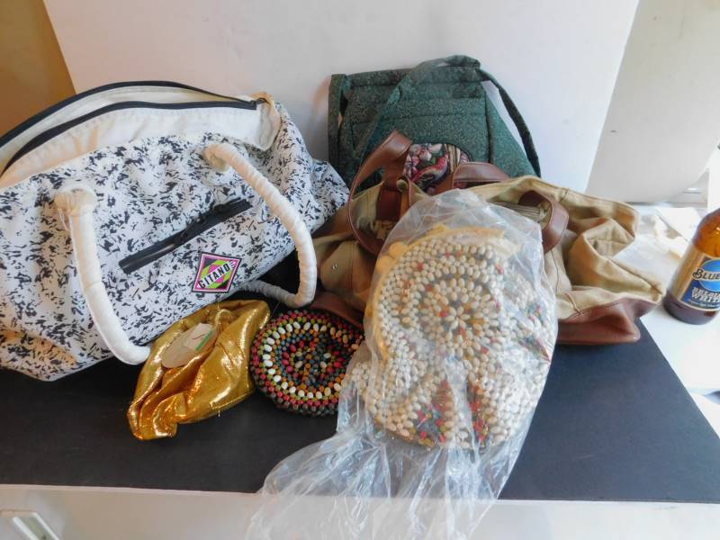 lot 1071 image: Purses (6 ea)