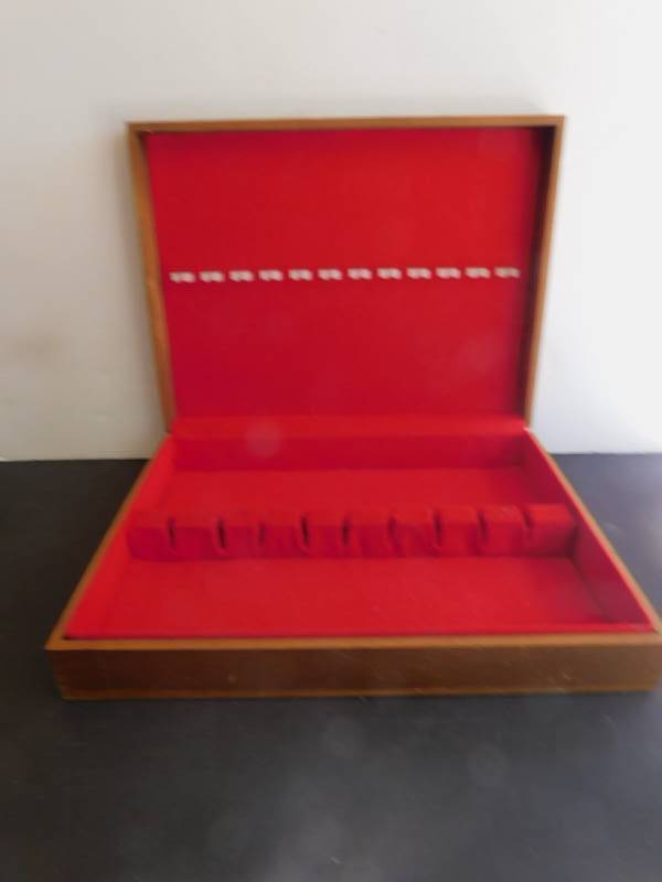 lot 1480 image: Silverware Box