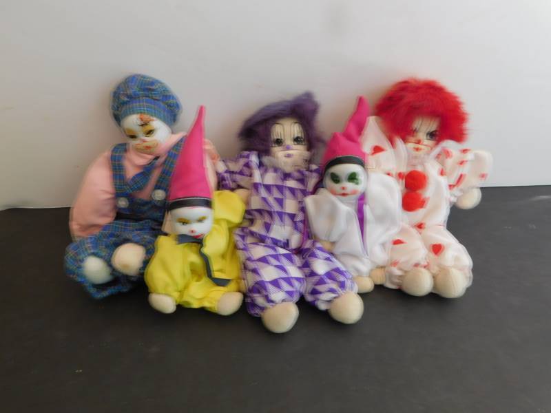 lot 1487 image: Clowns ( ea)