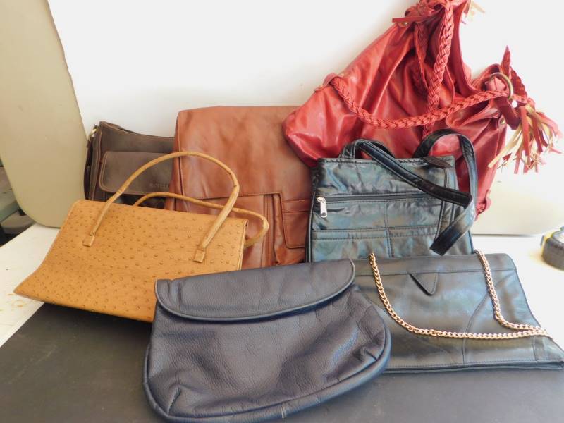 lot 1489 image: Purses (7 ea)