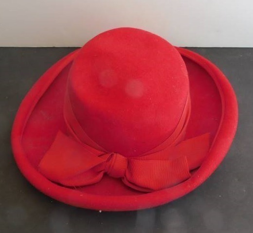 lot 1491 image: Red Felt Hat