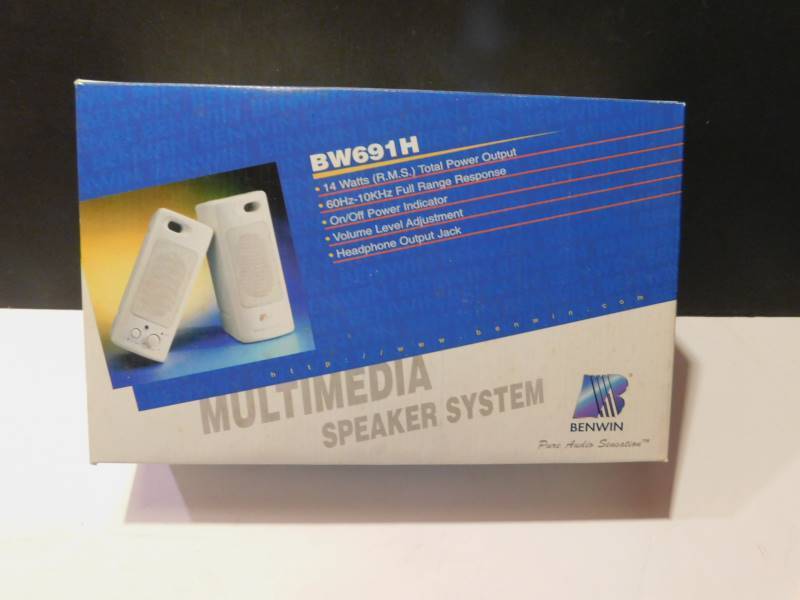 lot 1075 image: Multimedia Speaker Set