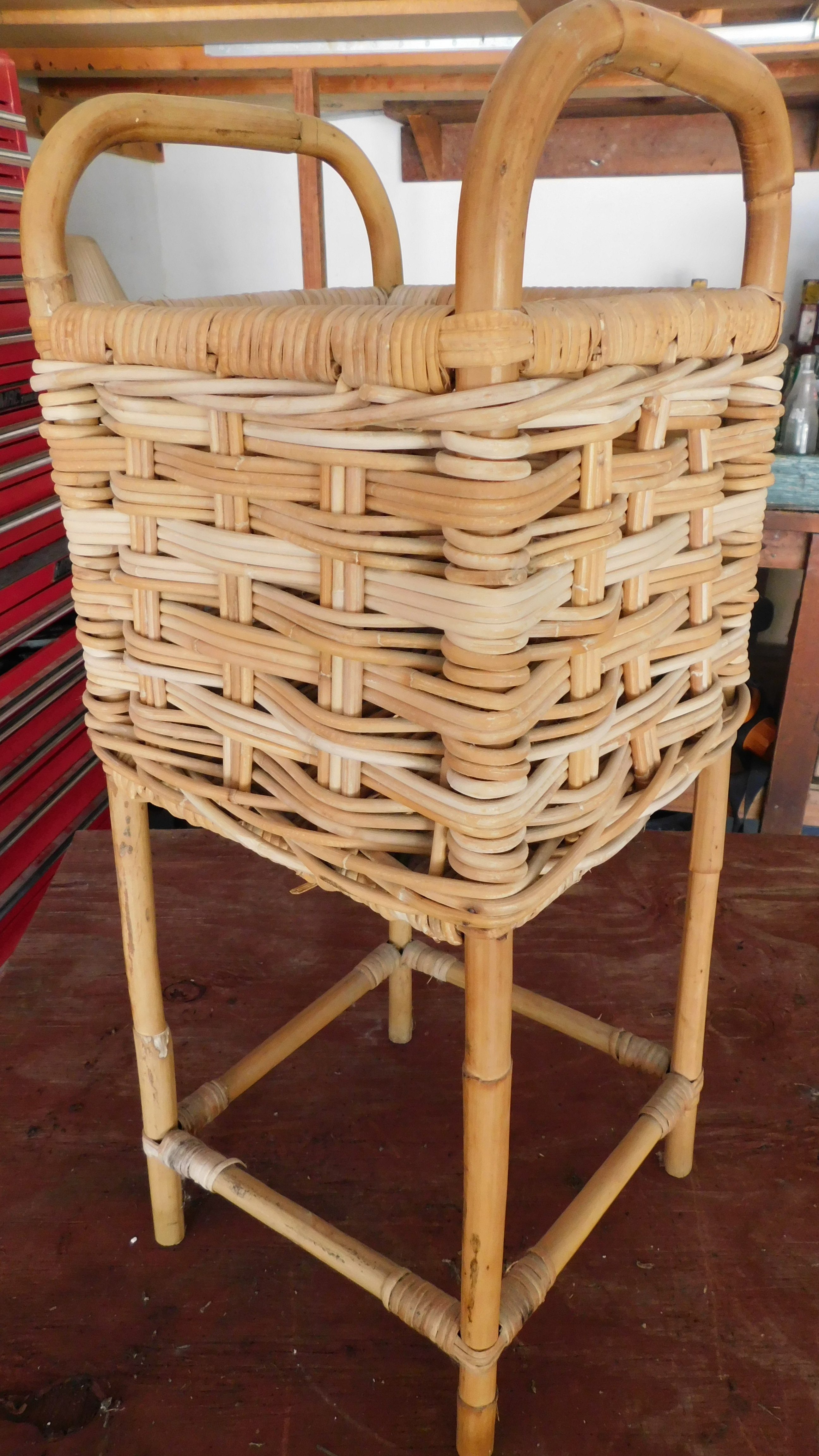 lot 1332 image: Wicker Plant Stand