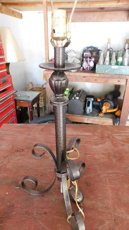 lot 1358 image: Metal Lamp