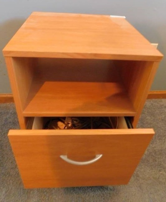 lot 1582 image: Office Cabinet