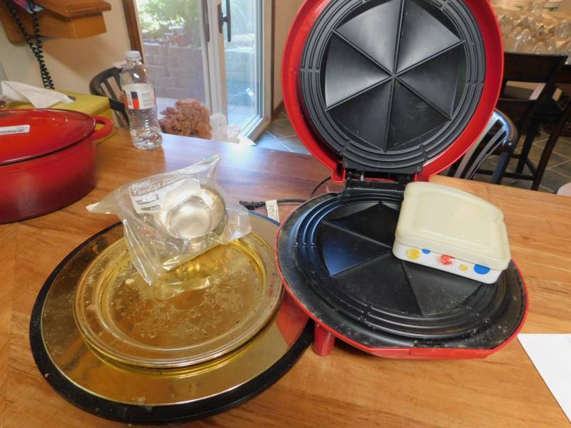 lot 1627 image: Miscellaneous Kitchen Items