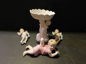 lot 1180 image: Vintage Figurines