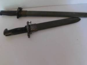 lot 1001 image: Pair of US Bayonets