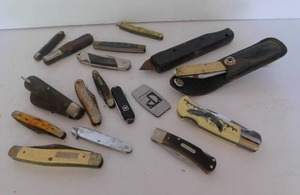 lot 1041 image: Assortment of Pocket Knives