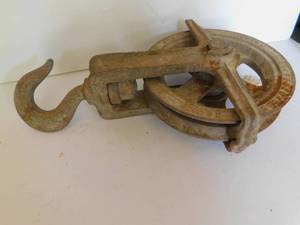 lot 1055 image: Metal Pulley System