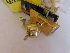 lot 1060 image: Electronic Touchpad Lockset