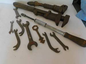 lot 1049 image: Lot of Vintage Tools