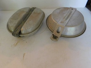 lot 1016 image: Two Canteens