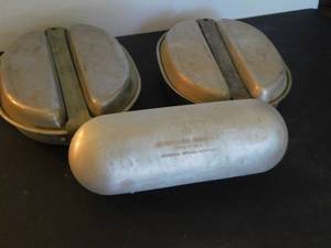lot 1046 image: 2 Army Canteens & Aviator Goggles