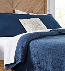 lot 4380 image: Amazon Brand Stone & Beam Locklar 100% Cotton Lightweight Textured Full  Queen Coverlet Set, Easy Care, 92 x 90, Navy
