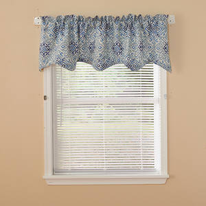lot 1627 image: Achim Home Furnishings Cordless GII Morningstar 1 Light Filtering Mini Blind, Length 64inch Drop X Width 24inch, Black