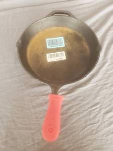 lot 1651 image: Cast Iron Pan