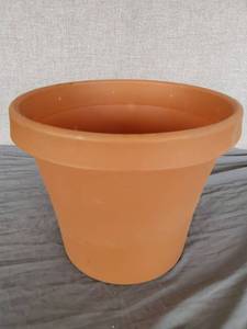 lot 1698 image: Plastic Planter Pot