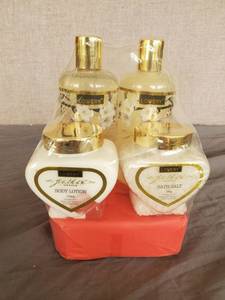 lot 1712 image: Lovery Bath Set