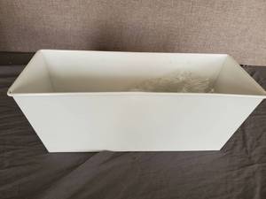lot 1727 image: Esschert Design USA White Metal Rectangular Balcony Planter (RD24)