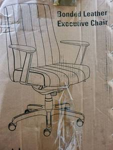 lot 4454 image: LA-Z-BOY Bonded Leather Executive Chair