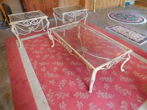 lot 8002 image: Cocktail Table & 2 End Tables