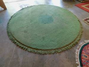 lot 8007 image: Large Circular Rug