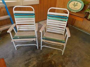 lot 8058 image: Two Folding Lawn Chairs