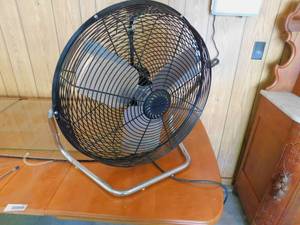 lot 8020 image: Shop Size Floor Fan