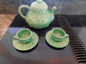 lot 8069 image: Bunny Teapot & 2 Cups