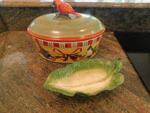 lot 8044 image: Lenox Covered Dish