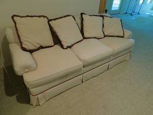 lot 8004 image: Sofa