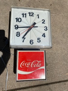 lot 2003 image: Coca Cola Clock Model G-011