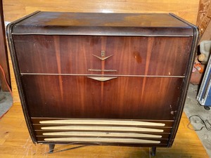 lot 2048 image: Vintage Grundig Majestic Multisonic model 7028