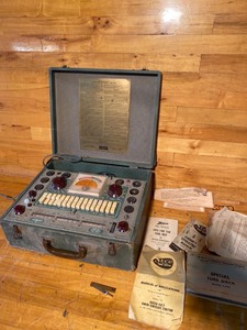 lot 2053 image: Vintage Jackson Model 648 Dynamic Tube Tester