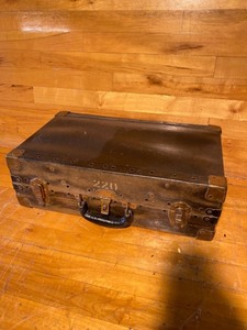 lot 2055 image: Vintage Radio Television Repairman Tool Case