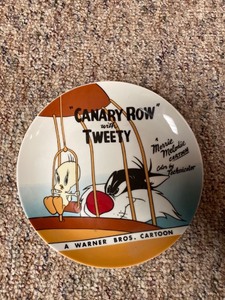 lot 2064 image: Warner Bros. collector plate tweety bird and Sylvester