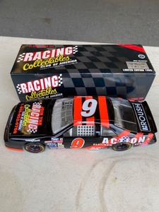 lot 2085 image: Ted Musgrave Limited addition 1995 diecast stock car