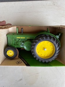 lot 2094 image: John Deere 116 scale model R tractor made by Ertl