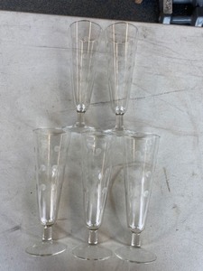 lot 2102 image: Set a of five vintage glasses with etched circles