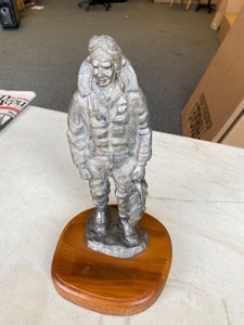 lot 2104 image: Heavy vintage solid pewter Ricker statue of World War II airmen