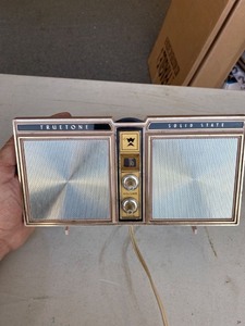 lot 2105 image: True tone solid state radio vintage