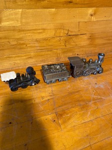 lot 2121 image: Lot of three pieces of trains Banks pewter material and ceramic