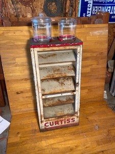 lot 2129 image: Vintage Curtiss Candies metal display cabinets with two jars