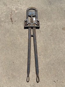 lot 2132 image: vintage Seymour Leawitt Iron Dehorning Tool