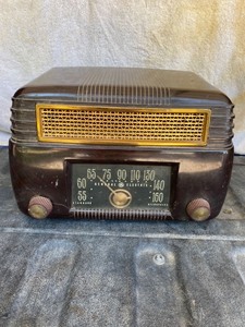 lot 2138 image: General electric radio model 202