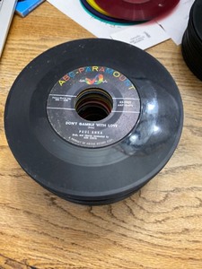 lot 2141 image: Lot of vintage 45 RPM records lot three
