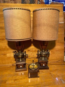 lot 2154 image: Pair of vintage Ethan Allen tavern collection coffee grinder lamps