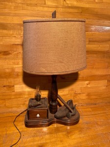 lot 2155 image: Ethan Allen vintage shoe cobbler Lampe from the tavern collection